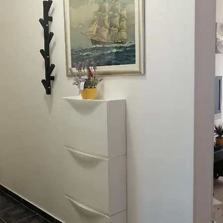 Apartman Jele With Garden Apartment *
